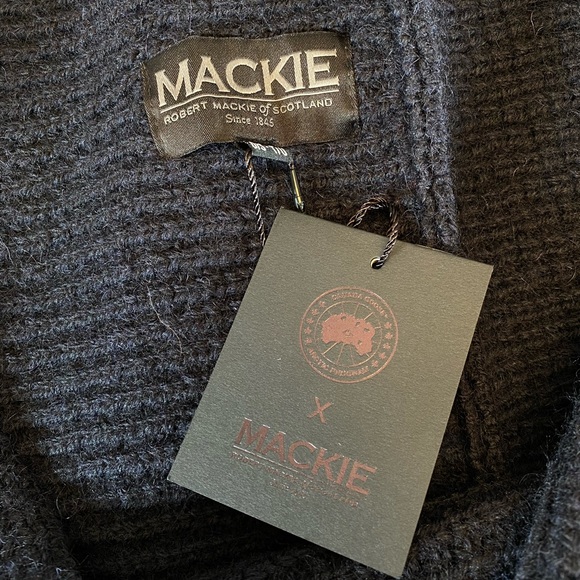 Canada Goose x Mackie Waffle Infinity Loop Scarf Men’s - Picture 2 of 12